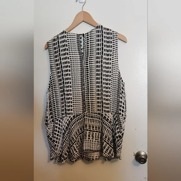 Ava & Viv Black and White Patterned Blouse - Picture 4 of 4